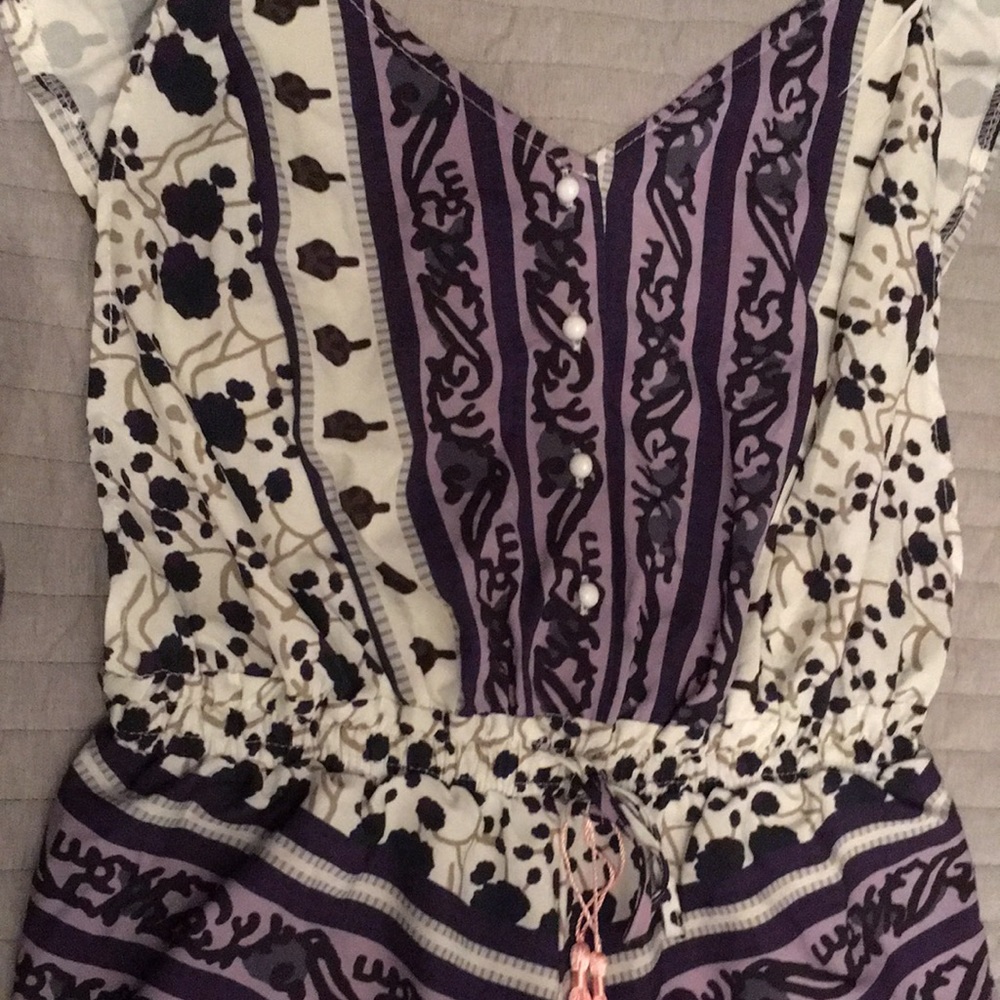 Frilly Backless Romper - Picture 4 of 6